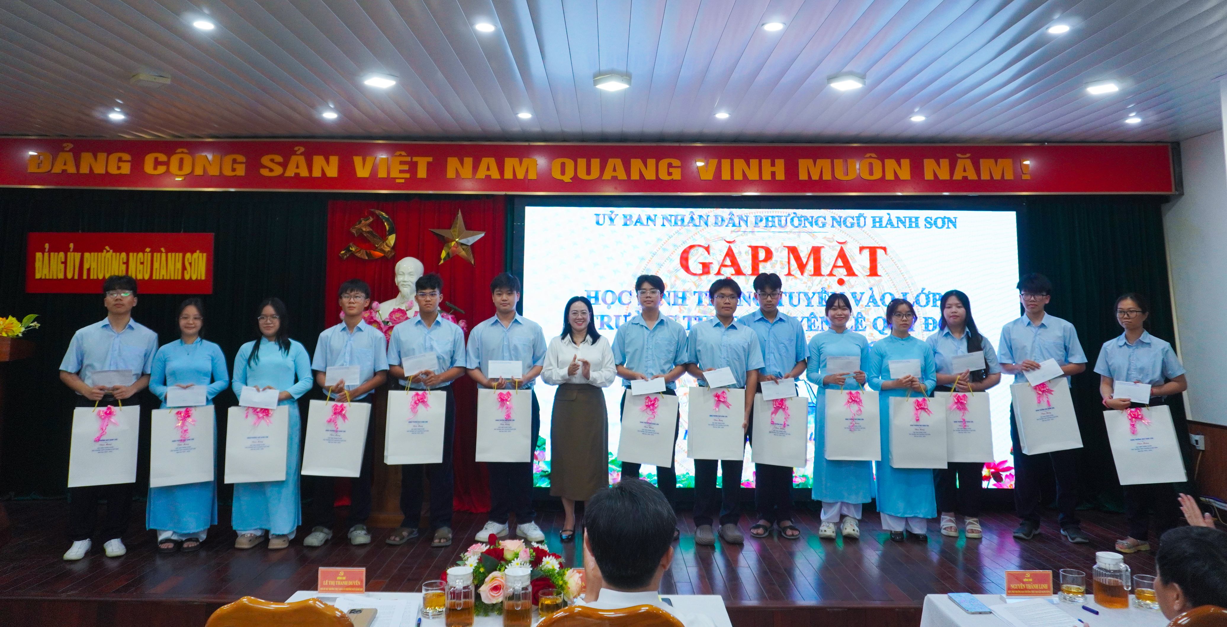Ngũ Hành Sơn: Khen thưởng 39 học sinh thi đỗ vào Trường THPT chuyên Lê Quý Đôn