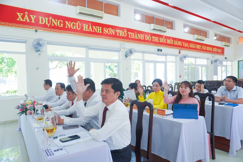 Nâng cao tinh thần trách nhiệm, gần dân, sát dân
