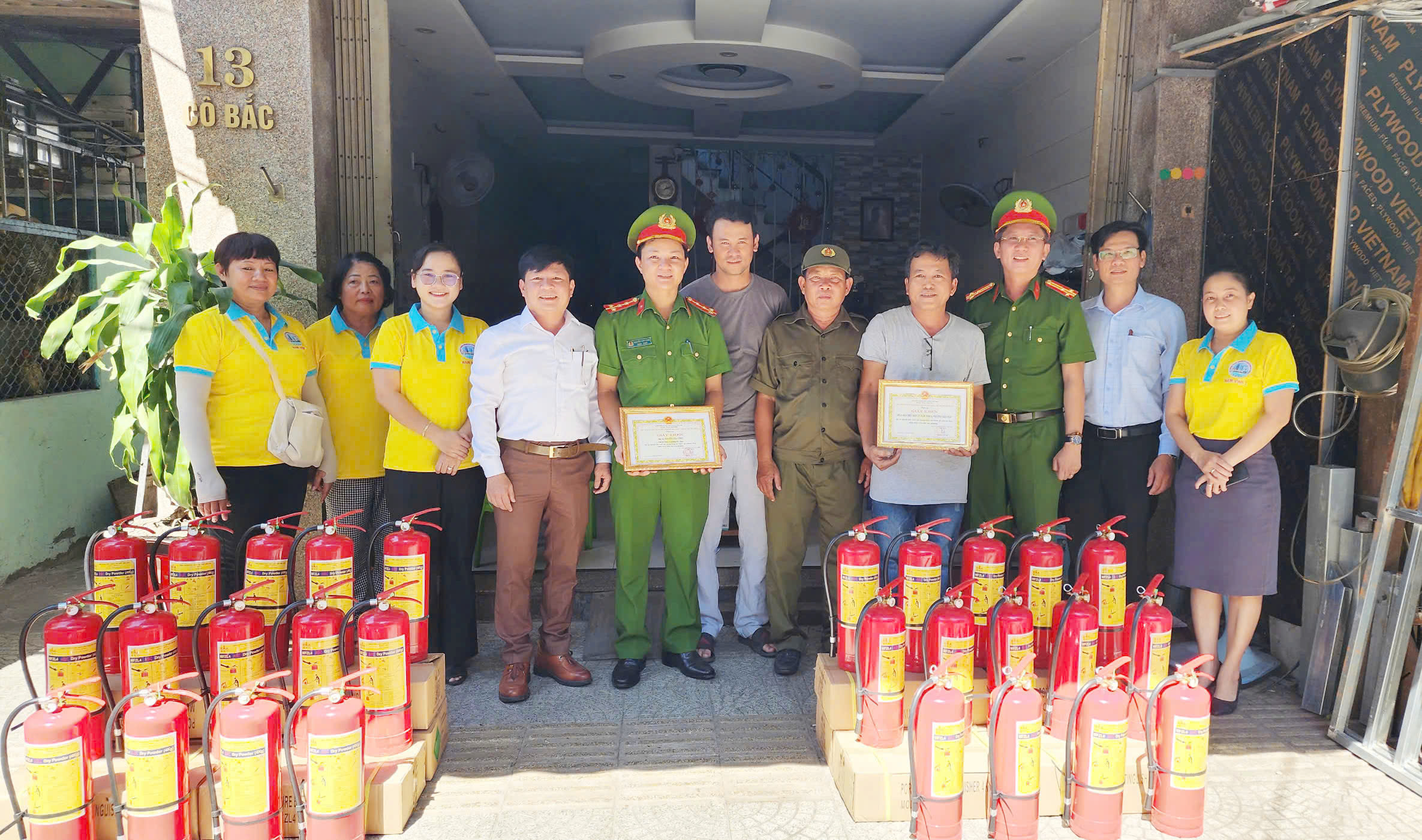 Hải Châu khen thưởng các tập thể và cá nhân xử lý thành công vụ cháy trên địa bàn phường