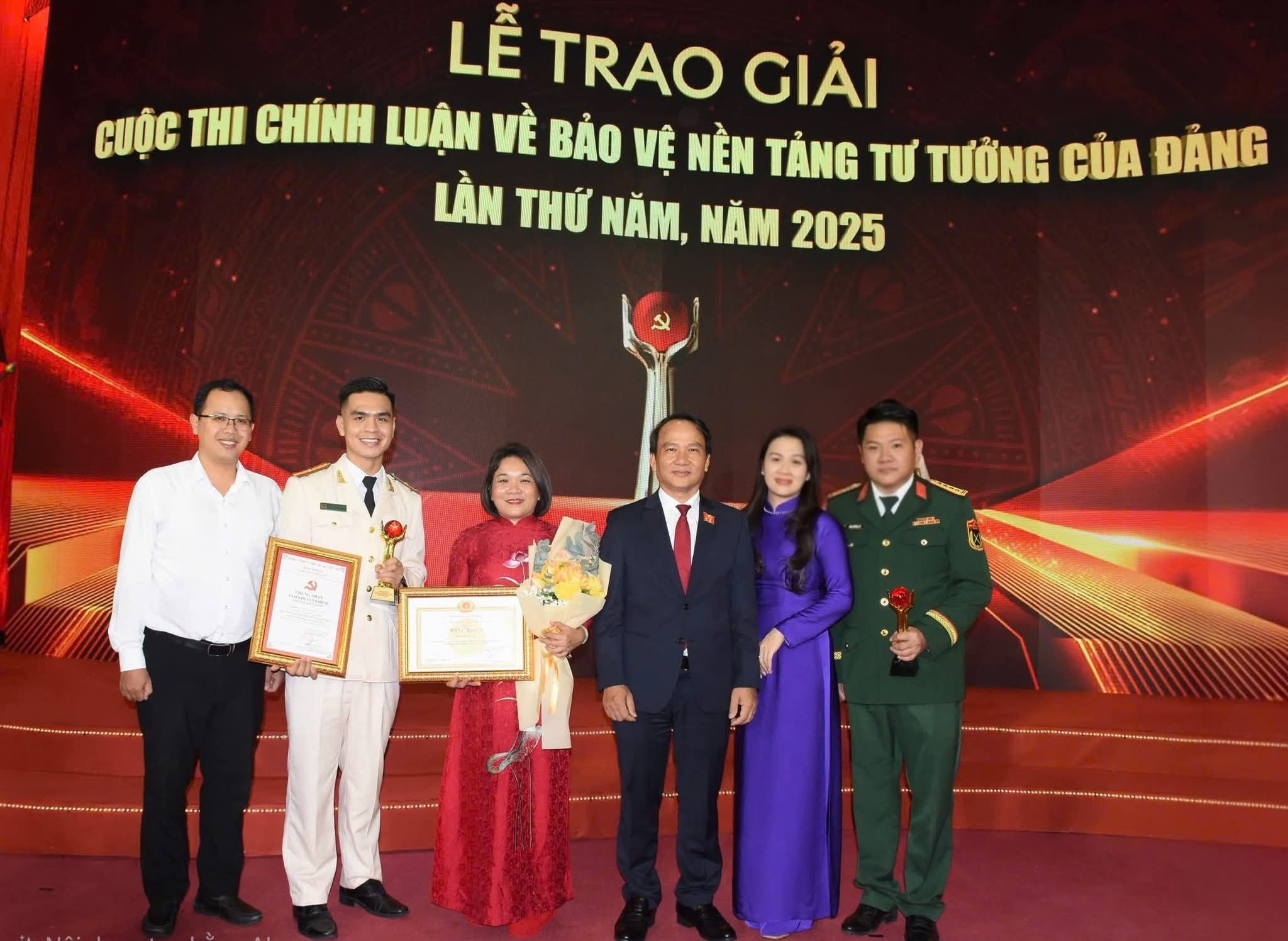 Thành ủy Đà Nẵng là 1 trong 20 tập thể xuất sắc tại Lễ trao giải Cuộc thi Chính luận bảo vệ nền tảng tư tưởng của Đảng lần thứ 5