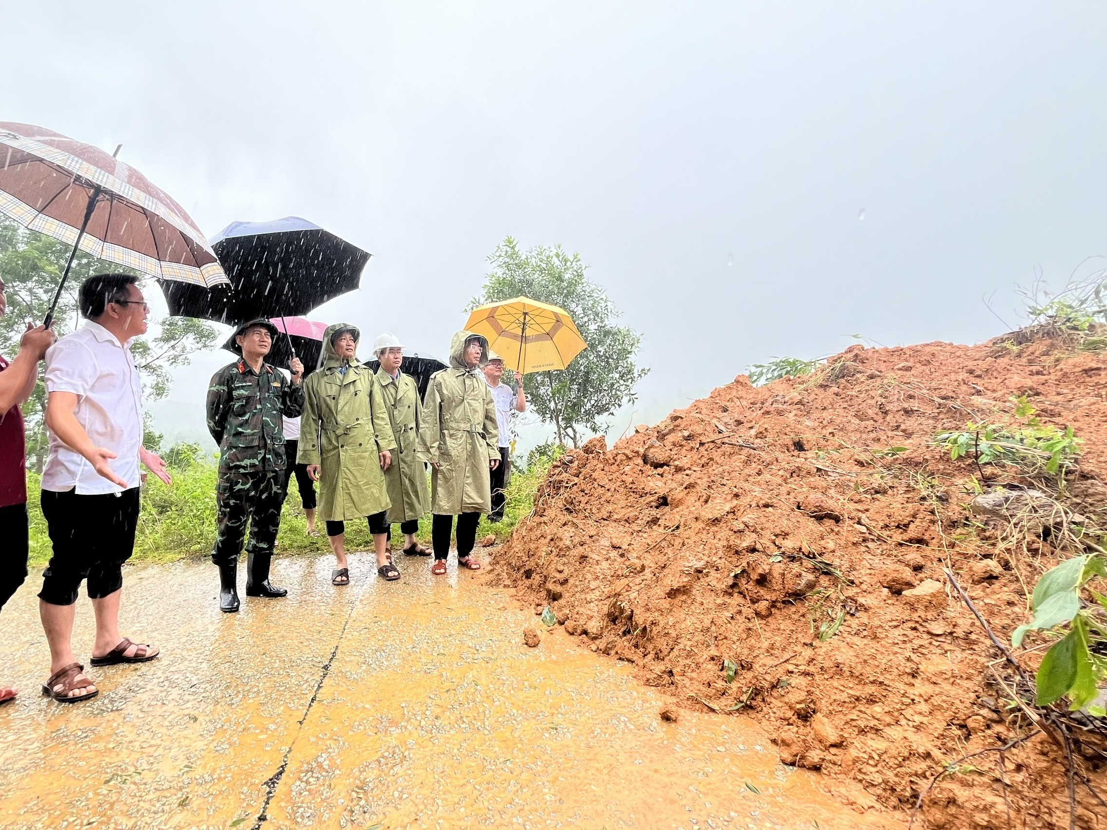 Chủ động mọi phương án ứng phó với sạt lở