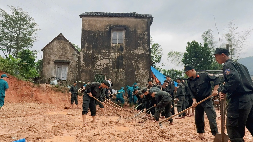 Thần tốc khởi công xây dựng, sửa chữa nhà cho người dân xã Quế Phước